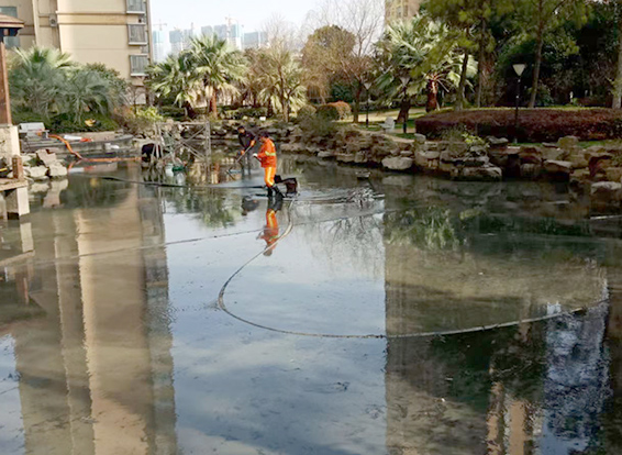 屯城镇景观池淤泥清理