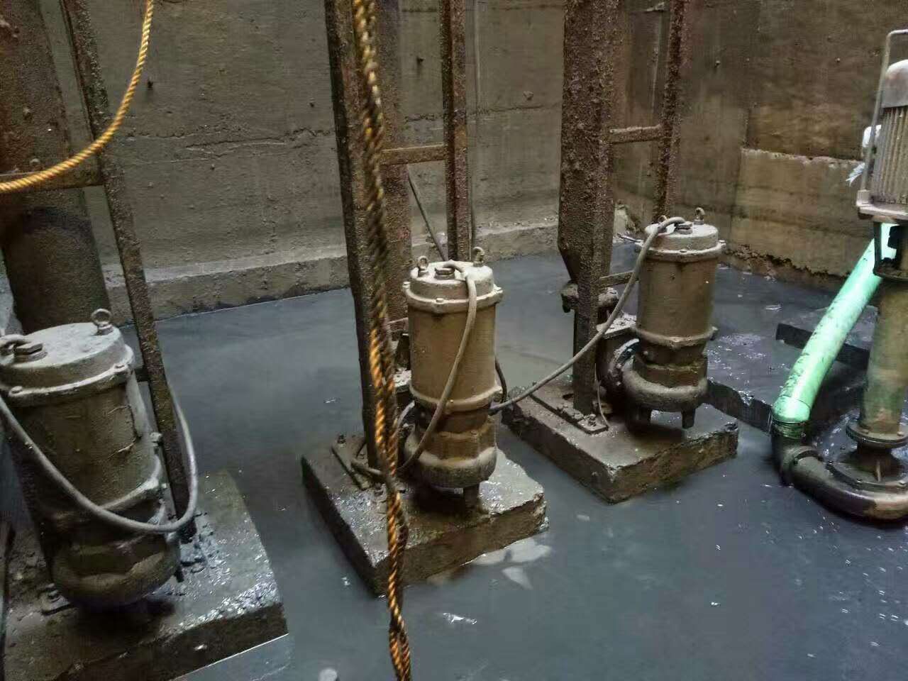 屯城镇污水池清理