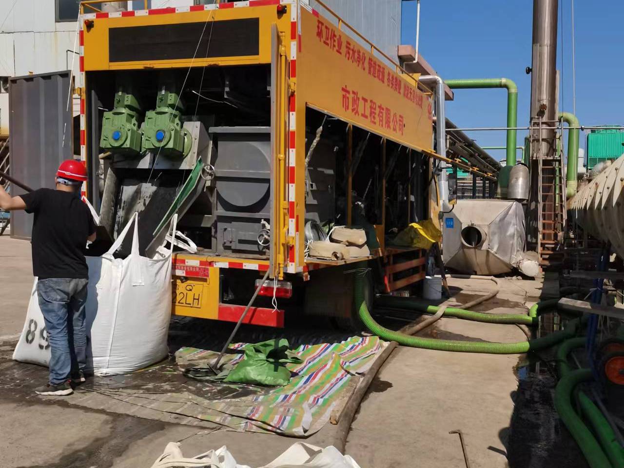 屯城镇淤泥压干处理